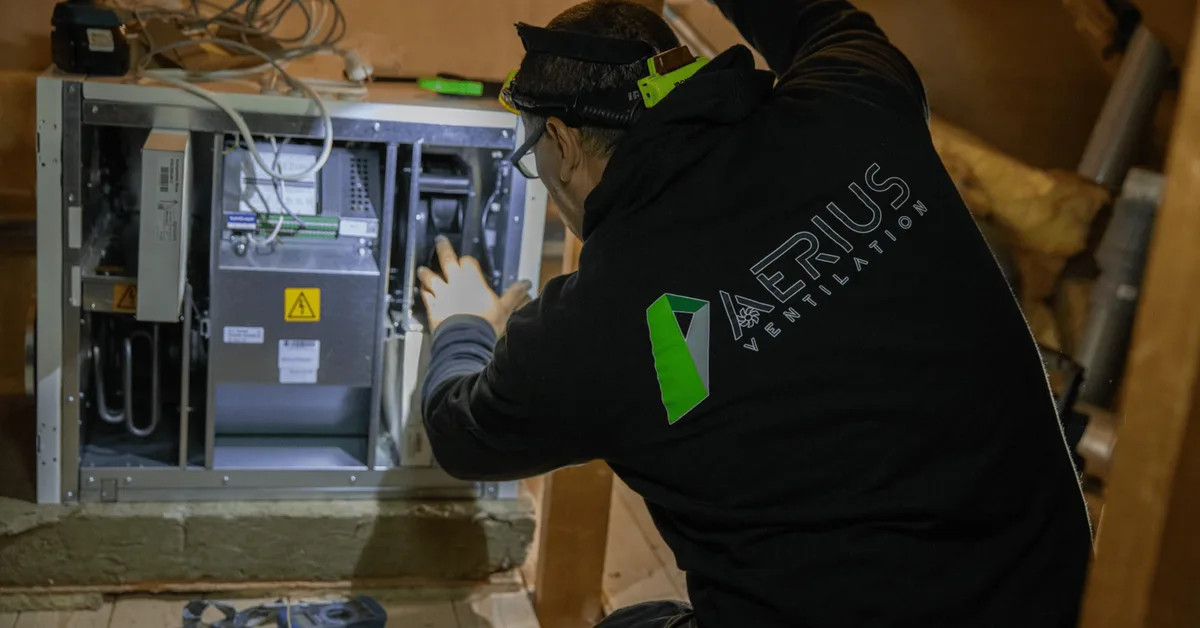 Tekniker arbetar vid ett FTX-aggregat